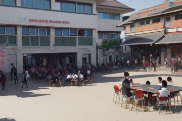 Bermantapan dalam Pemodernisan Pendidikan: Peran Orang Tua, Sekolah, dan Masyarakat